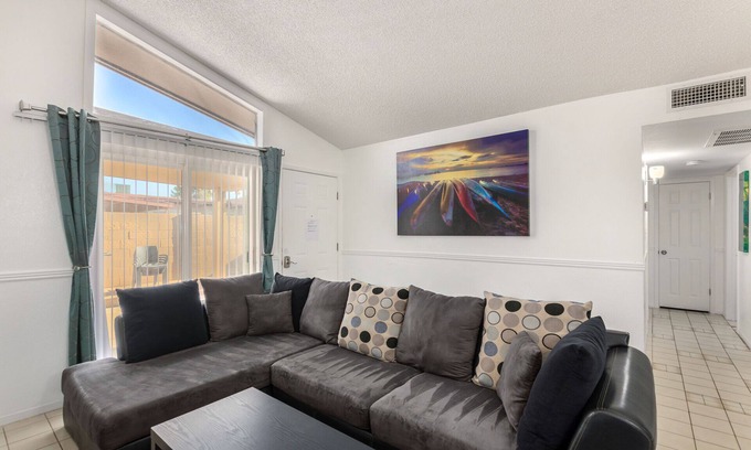 Mesa Grande Copropriété | 5★★★★ Location. CUBS stadium is directly across the street!
