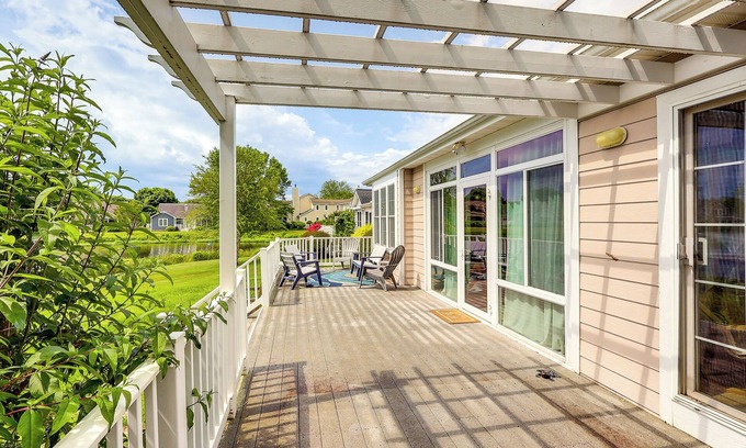 Lewes Cottage | 5 Mi to Beach: Lewes Home w/ Deck & Pond View