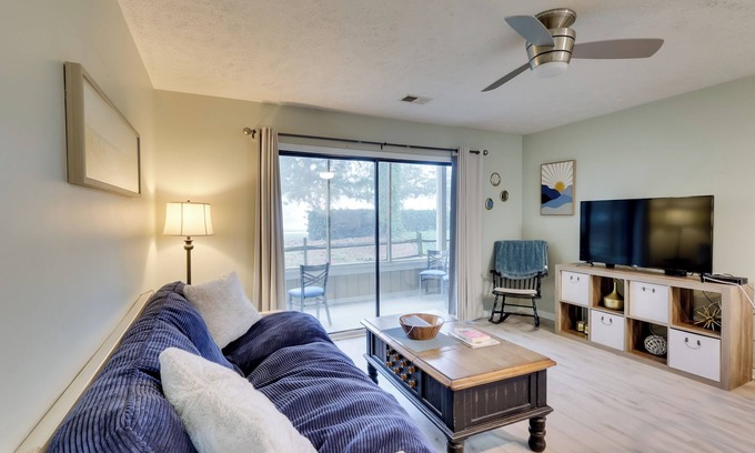 Little River Copropriété | 5 Mi to Cherry Grove Beach: Dog-Friendly Condo!