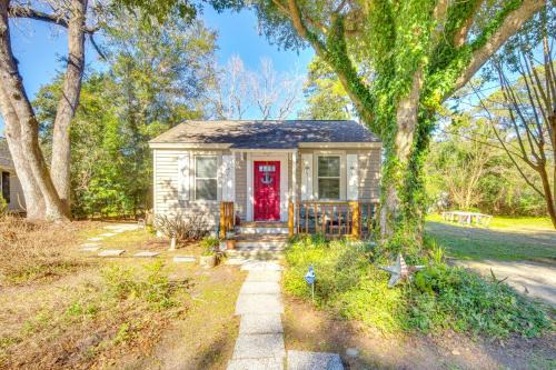 Mossy Oaks Maison | 5 Mi to Downtown Beaufort Pet-Friendly Cottage!