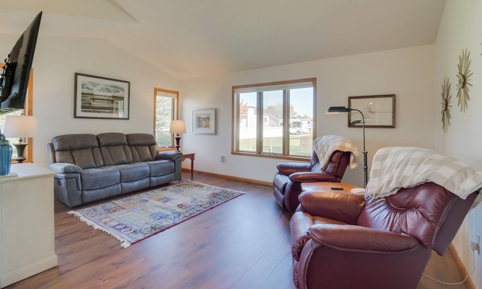 Fargo Maison | 5 Mi to Dtwn: Pet-Friendly 'Wheatland Twin' Home!