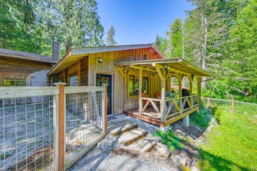 Paradise Estates Maison | 5 Mi to Mt Rainier Natl Park Cozy Cabin with Deck!