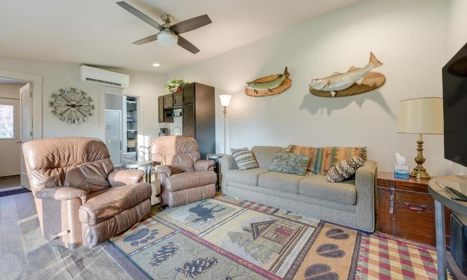 White Pigeon Appartement | 5 Mi to St Joseph River Apartment with Fire Pit!