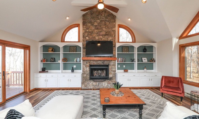 Lyndhurst Maison | 5 min from slopes. Luxury Wintergreen Mt Home + All the Amenities!