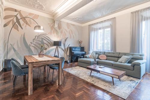 Como Appartement | [5 min Historic Center] Luxury White Lotus Mansion