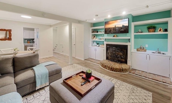 Old Village Maison | 5 Min to Beach — King Beds