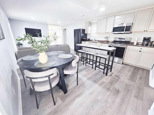 Burlington Maison | 5 Min to Elon - In Unit Washer and Dryer - Fast Wi-Fi