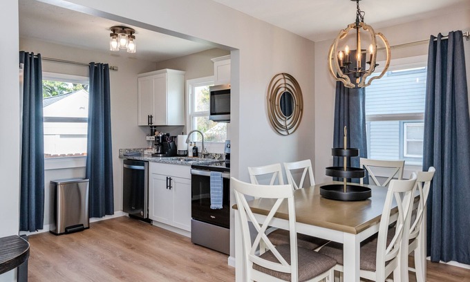 Dayton Maison | 5 Min to UD | Fire Pit | Fenced Yard