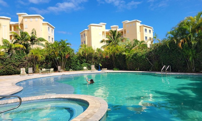 Bahamia West Copropriété | 5 Min Walk to a Beach Paradise