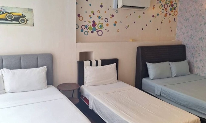 Bukit Bintang Maison | 5 min walk to Pavilion KL. 20 pax max. Spacious 4-bedroom condo in Kuala Lumpur