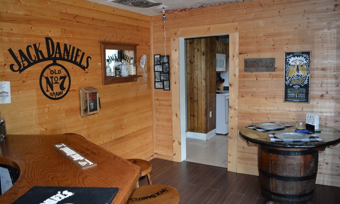 Lynchburg Maison | 5-minute walk to the Square or JD Distillery; 15-minute drive to Tim's Ford Lake