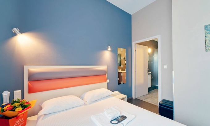 Contades Hôtel | 5 Minutes by Foot Away From The National University Library! Pets Are Welcome!