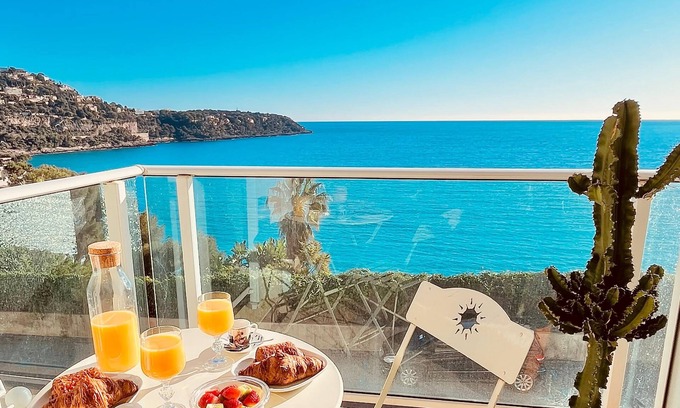 French Riviera Appartement | À 5 min de Monaco ! Studio magnifique vue mer, GOLFE BLEU, accès plage et train