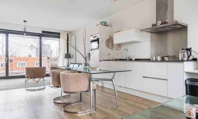Van der Pekbuurt Appartement | 5 minutes from Central Station! Spacious and bright family apartment with roof terrace.