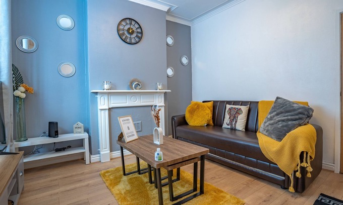 Forest Fields Maison | 5 minutes from so many amenities, luxurious, newly refurbed, entire modern house