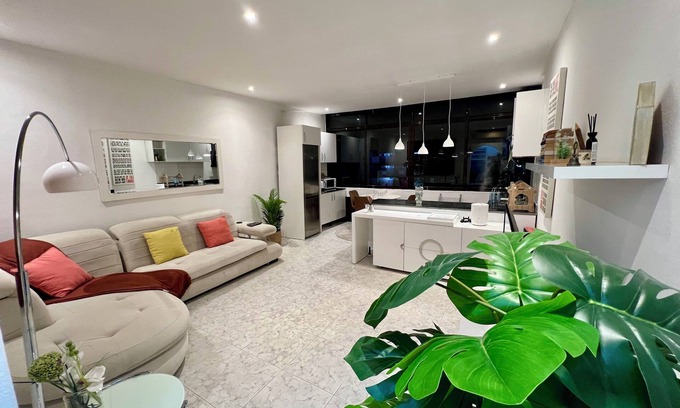 Luanda Appartement | 5 minutes from the airport! One-bedroom La Vie apartment with parking