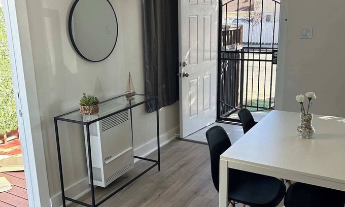 Harbor Copropriété | 5 minutes from the Beach & Downtown Long Beach with Cool Patio & Cozy Beds