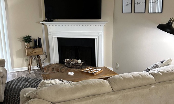 Smyrna Maison | 5 Minutes to The Battery Atlanta. Fully furnished family-sized Townhome