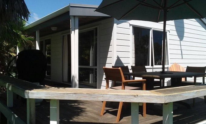 Matarangi Maison | 5 minutes walk to beautiful beach & shops, fully fenced section pet friendly.