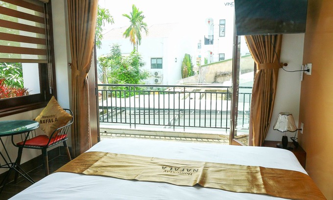 Cam Pho Lit Et Petit-Déjeuner | 5 minutes walking to the town center! Great rooms with balcony