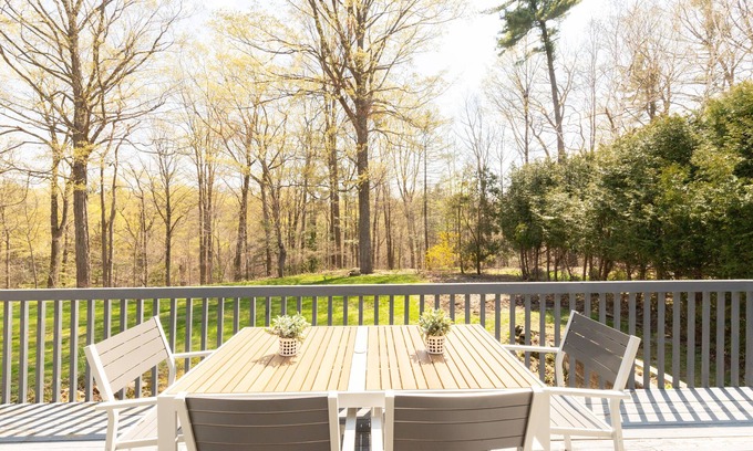 Bayview Village Maison | 5★ OASIS ON A RAVINE WITH A YOGA ROOM