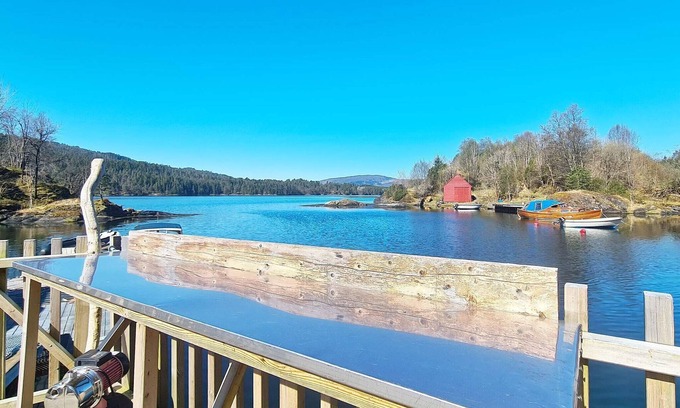 Lonevag Maison | 5 person holiday home in LONEVÅG