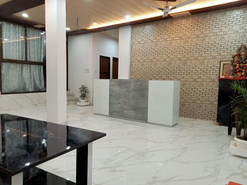 Sarnath Maison | 5 PETALS