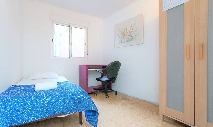 Collblanc y La Torrassa Appartement | (5) PRIVATE INDIVIDUAL BEDROOM WITH 200 M2 SUNNY TERRACE