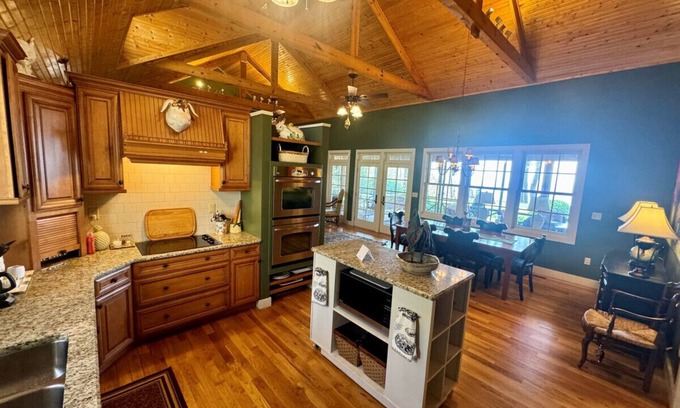Monteagle Appartement | 4 Bedrooms with Views on Monteagle Mountain