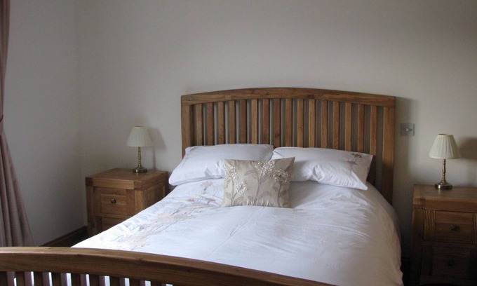Harris Maison | 5 star accommodation for couples. Traditional sauna,log burner and cinema room.