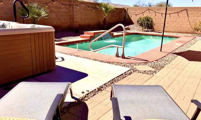 San Tan Valley Maison | 5 Star~Heated Pool~SpaHotTub~New furniture~EVplug~Relaxing Oasis Desert Retreat!