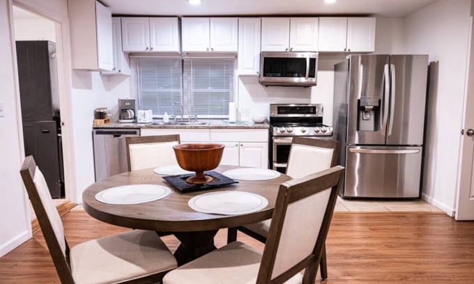 Olathe Maison | 5-Star Home in amazing location! 3Brm w/3Bth Gem.