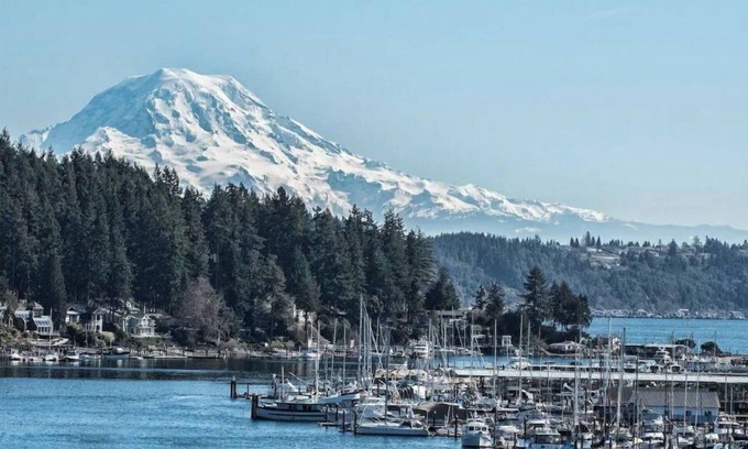 Gig Harbor Maison | 5 STAR Modern Bungalow in the heart of Downtown