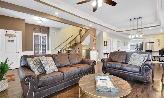 Berwyn Maison | 5 Star Upscale Entire Family Neighborhood Home