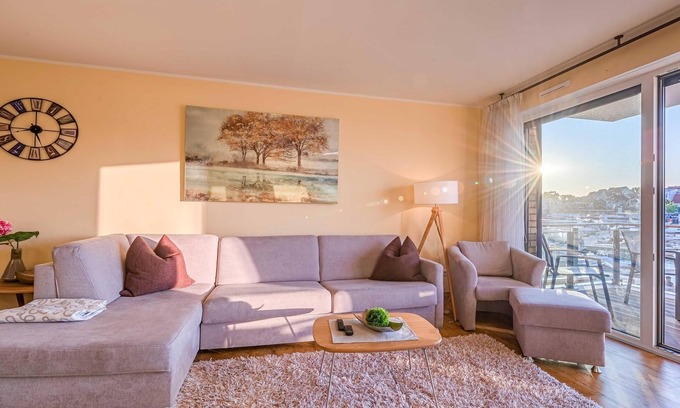 Muritz Appartement | 5-star vacation apartment Hafenidylle with balcony and harbor view