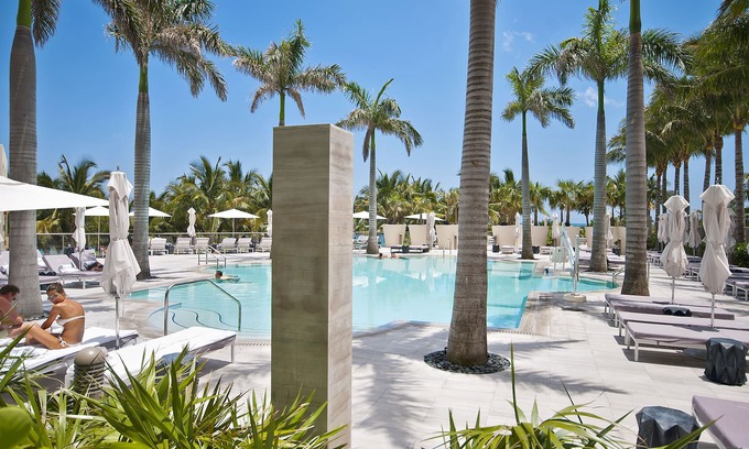 Bal Harbour Hôtel | 5 Étoiles ★★★★★ St Regis Ocean Front Suite 1478 Sq Ft vivant plus 2 grands balcons