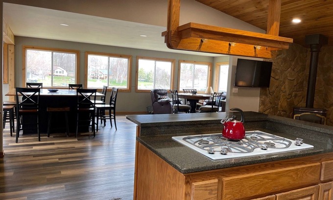 Garrison Maison | 5 Stars! Updated/Private/Clean/Spacious Cabin On Lake Mille Lacs-4 bedroom