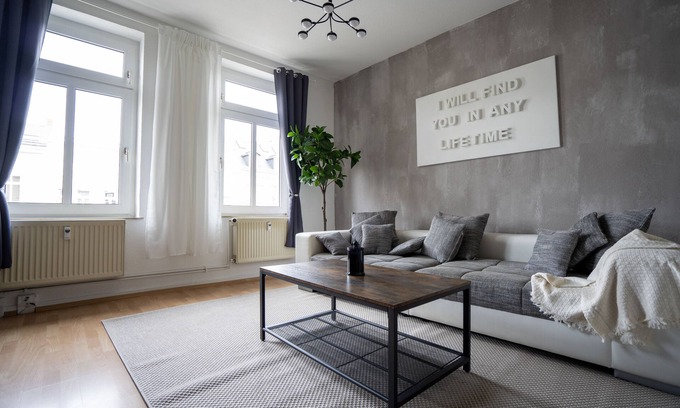 Zentrum-Sued Appartement | 5-zi-boho: 2 Schlafzimmer, 7 Gäste, Arbeitsbereich