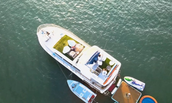 Miami Location De Bateaux | 50’ Bertram Luxury Yacht Ready for Fun with Family & Friends!