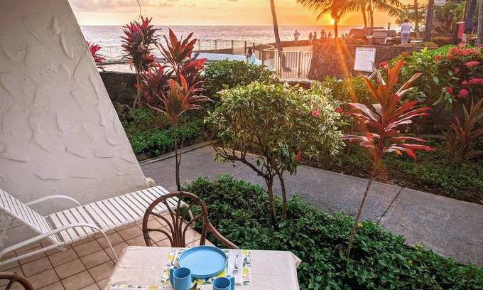 Kailua-Kona Copropriété | 50 Feet to Ocean: Kona Deluxe Ground-Floor Unit!