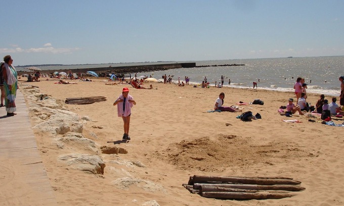 Yves Maison | A 50 metres de la plage, maison tout confort au calme