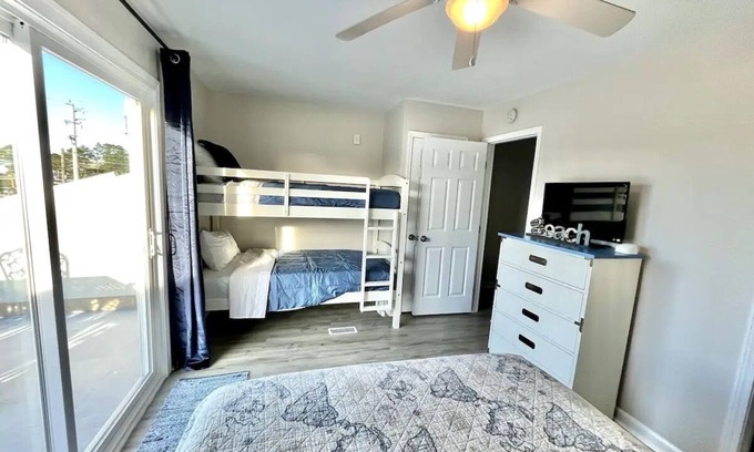 Bel Air Maison | 50 steps to beach 2 bed 3 bath townhome sleeps 8, close to restaurants and ent.