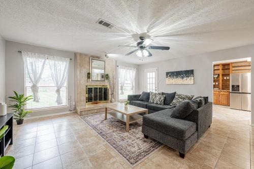 Houston Maison | 5026 Cozy 3BR Home near Airport
