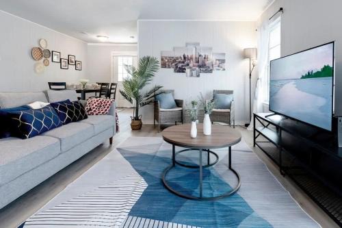 South Arlington Maison | 510 Six Flags Water Park & Zoo