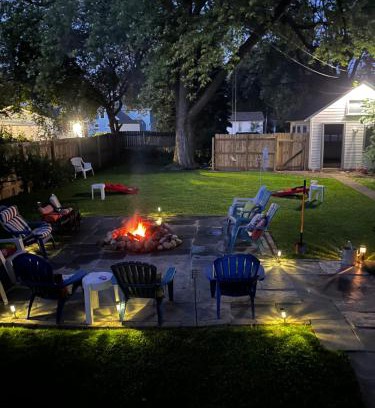 Lake Geneva Maison | 515Escape - Near downtown, private backyard, firepit, bbq, fun!