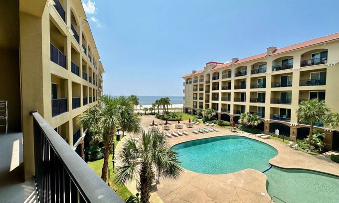 Henderson Point Copropriété | #523 2 bed poolside unit with majestic beach views