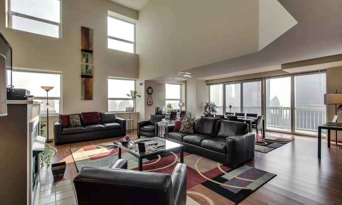 Downtown Chicago Appartement | Penthouse MagMile 53 / 54th Floor - VUES, Cheminée, Centre de Fitness, Balcon