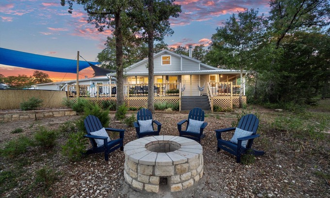 La Grange Maison | 53 Acre Ranch w/Pool, Spa, Lake, Game Room & More!