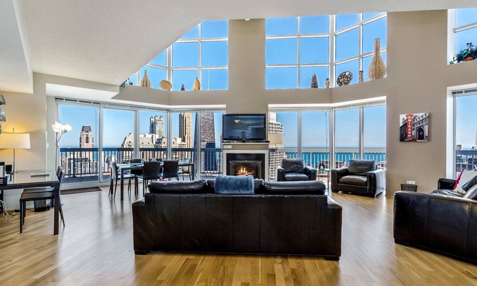 Downtown Chicago Appartement | 55 / 56th Floor Penthouse - VIEWS, Cheminée, Balcon, Centre de Remise en Forme