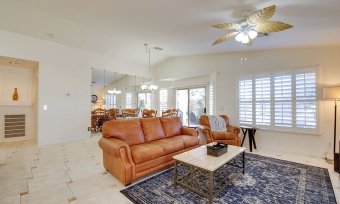 Gilbert Maison | 55 + Gilbert Home w/ Yard, Golf Course On-Site